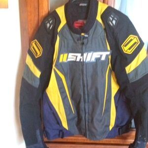 Shift AVENGER motorcycle jacket size large,worn twice,asthetically perfect!